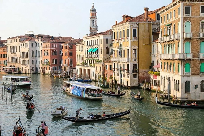 venice gondola tours